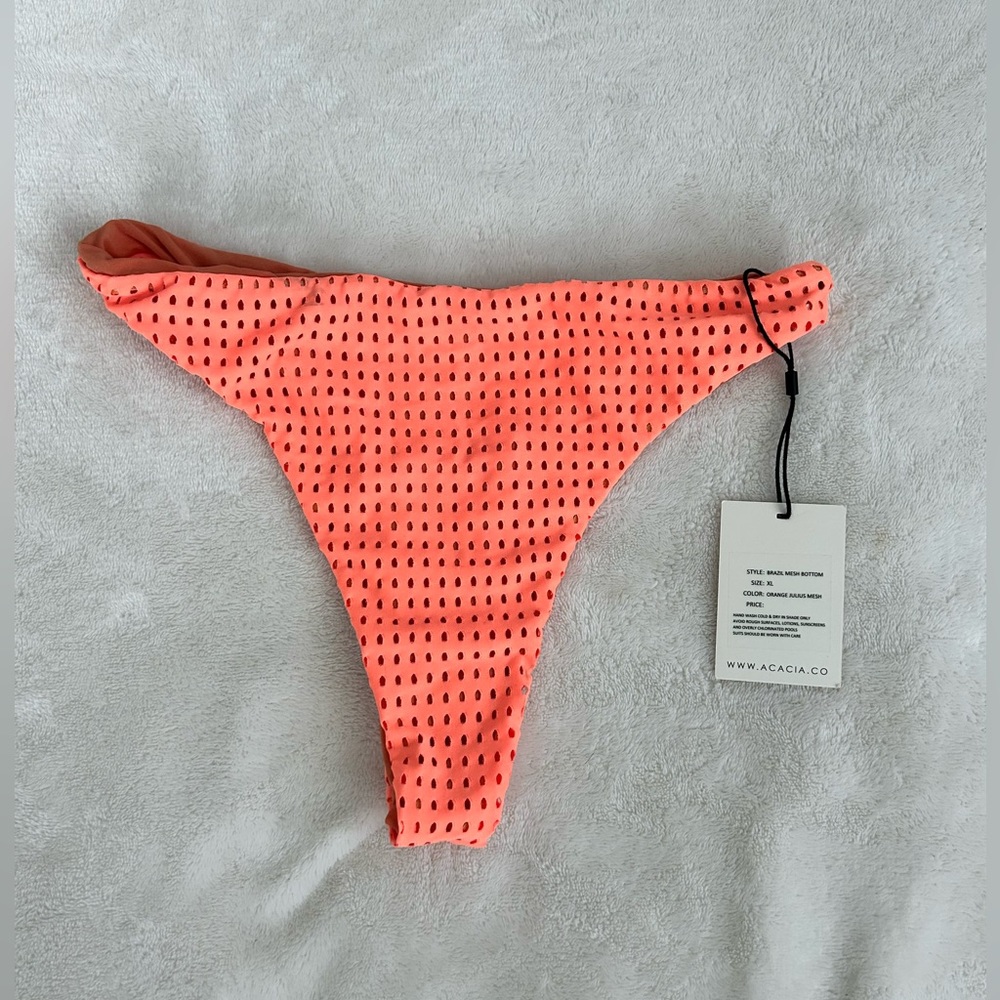 Orange acacia bottom